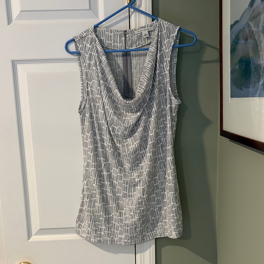 Banana Republic Gray and White Patterned Blouse